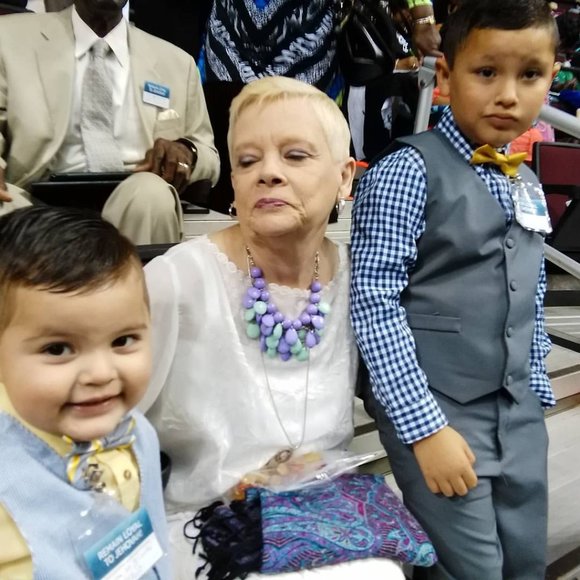 Meet your Posher, Debbie - Picture 3 of 5